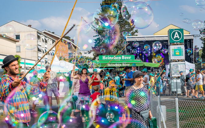 Strassenkünstler am Jubiläumsfestival. 