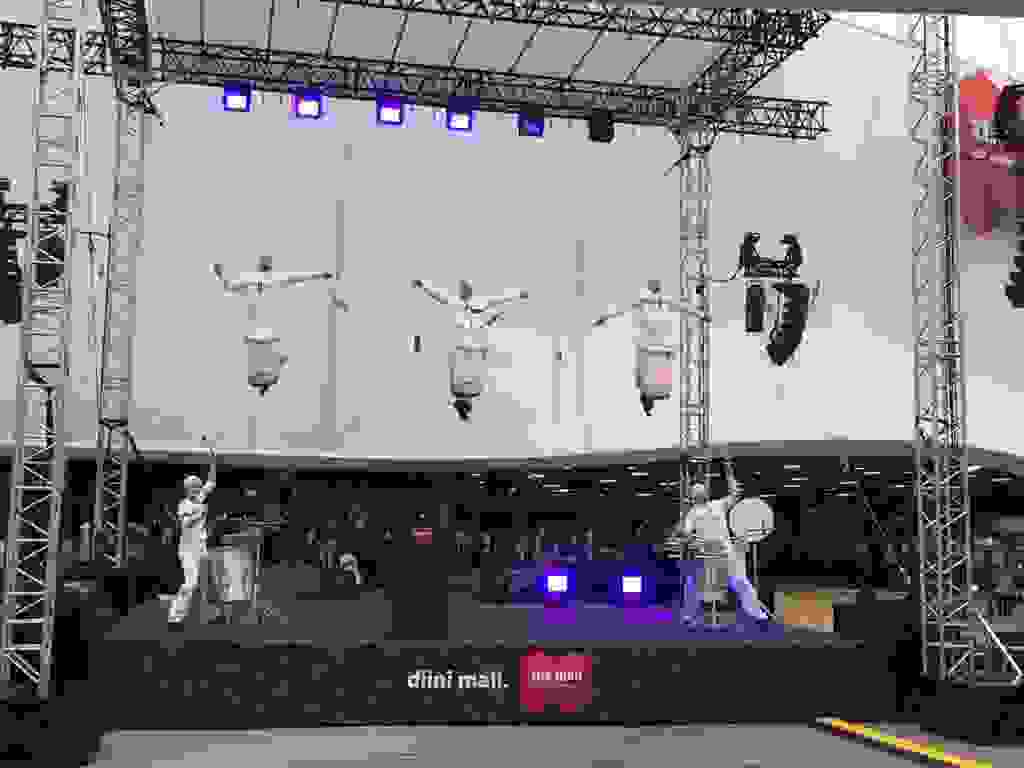 Air Percussion Show an der Eröffnungsfeier.