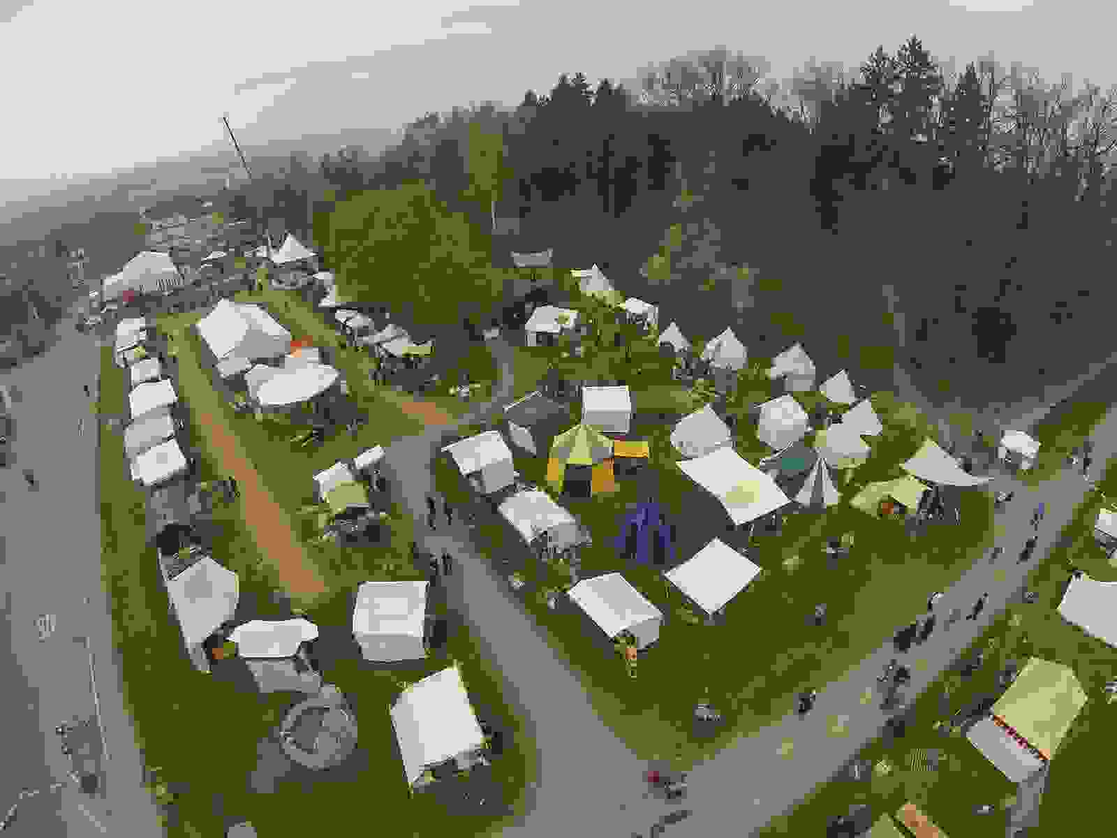 Die Festwiese der Jubiläumsfeier der Gemeinde Hünenberg. 