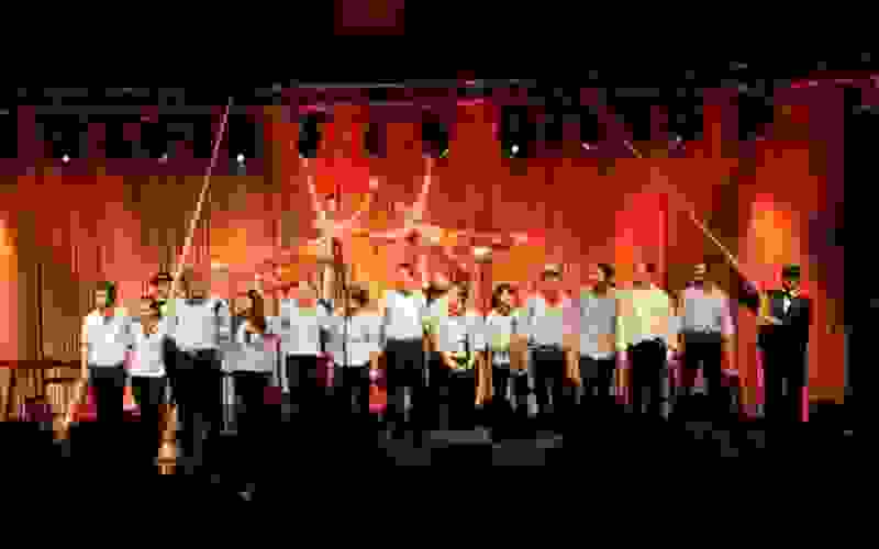 Eine Showgruppe am Jubiläumsanlass.