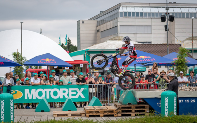 Stuntshow am öffentlichen Anlass der Motorex. 