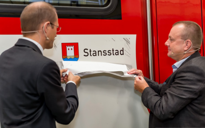 Taufe eines Triebzugs auf den Namen der Standortgemeinde Stansstad. 