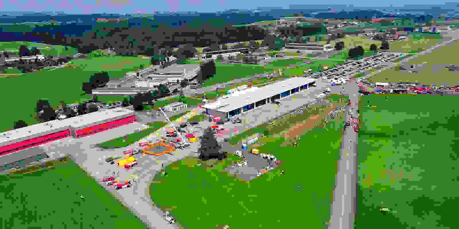 Festgelände auf dem Militärflugplatz Emmen. 