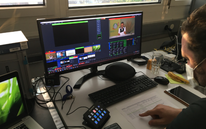 Bildschirm eines Technikers bei der Überwachung während der Übertragung der Delegiertenversammlung. 