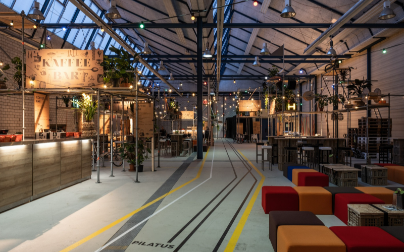 eingerichtete Halle für die Fachmesse