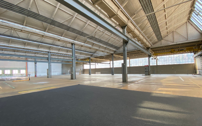 Fachmesse WirePro Expo Komax leere Halle, vorher