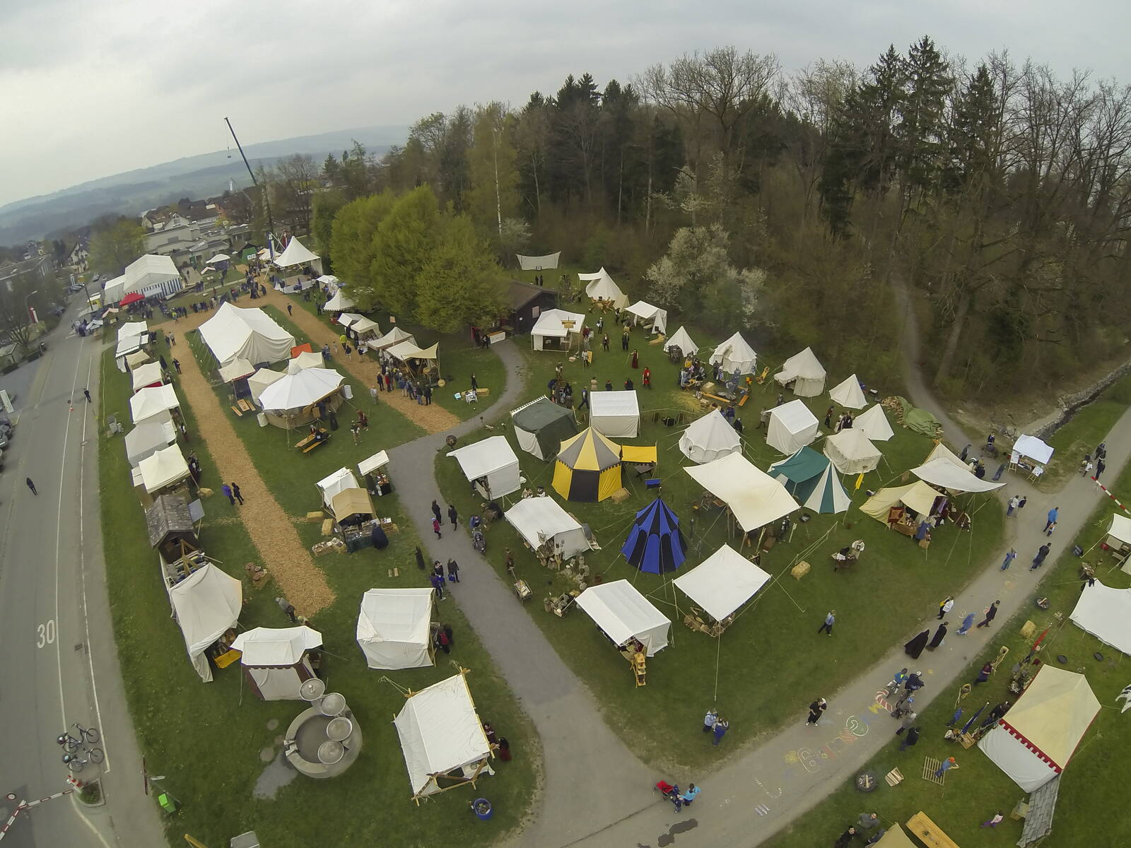 Öffentlicher Anlass der Gemeinde Hünenberg Die Festwiese der Jubiläumsfeier der Gemeinde Hünenberg.