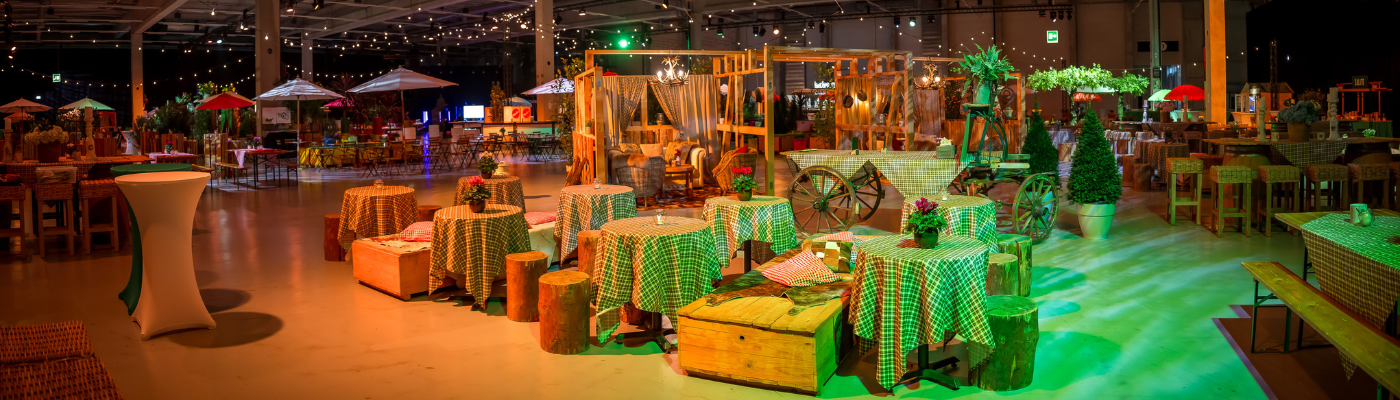 Mitarbeiterfeier Jubiläum Fenaco Bern, Bulle, Winterthur und Luzern – vier unvergessliche Wochenenden, vier unterschiedliche Locations, ein Konzept und rund 6000 strahlende Gesichter: So feiert die fenaco Genossenschaft ihr 30-jähriges Jubiläum mit ihren Mitarbeitenden.