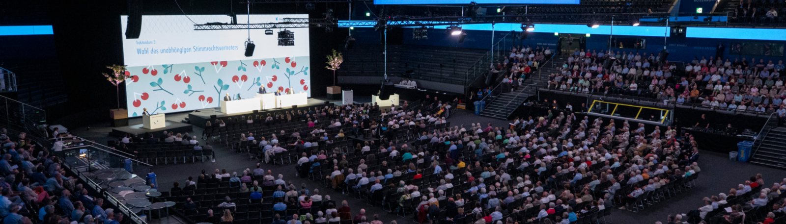 GV-Saal mit vielen Gästen