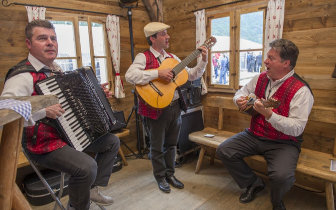 Eröffnungsfest Gotthard-Basistunnel Musikalische Unterhaltung.