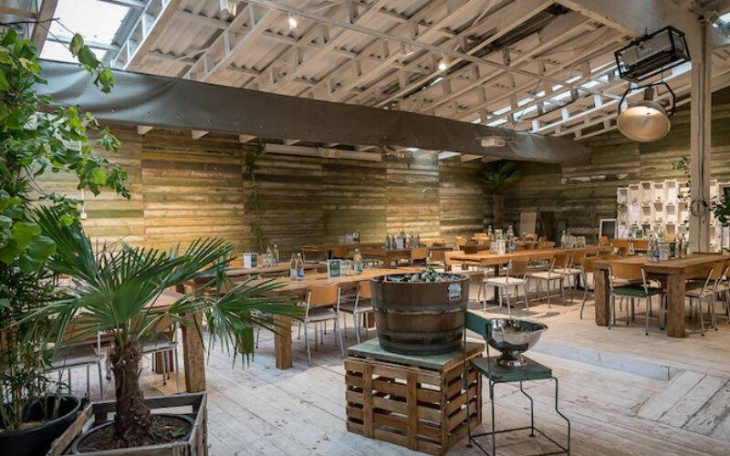 Die Location Sinnlicht Luzern im Vintagestyle und vielen Antiquitäten. 