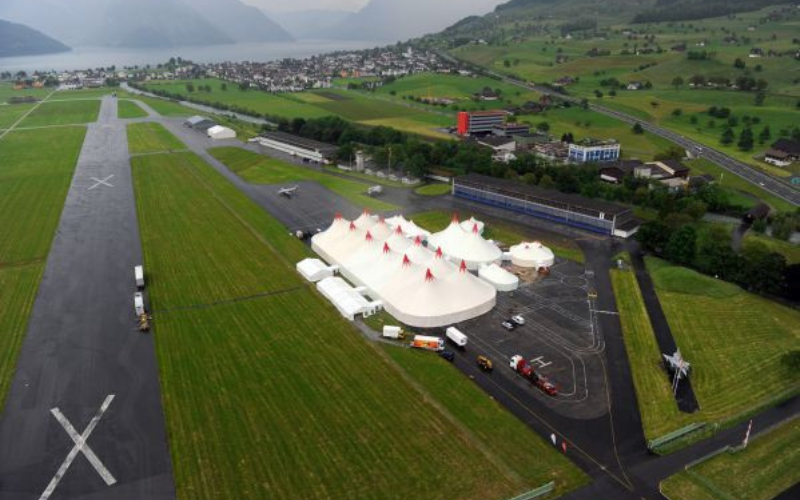 Jubiläum Raiffeisen Vierwaldstättersee-Süd Zeltdorf auf dem Flugplatz Buochs, Drohnensicht
