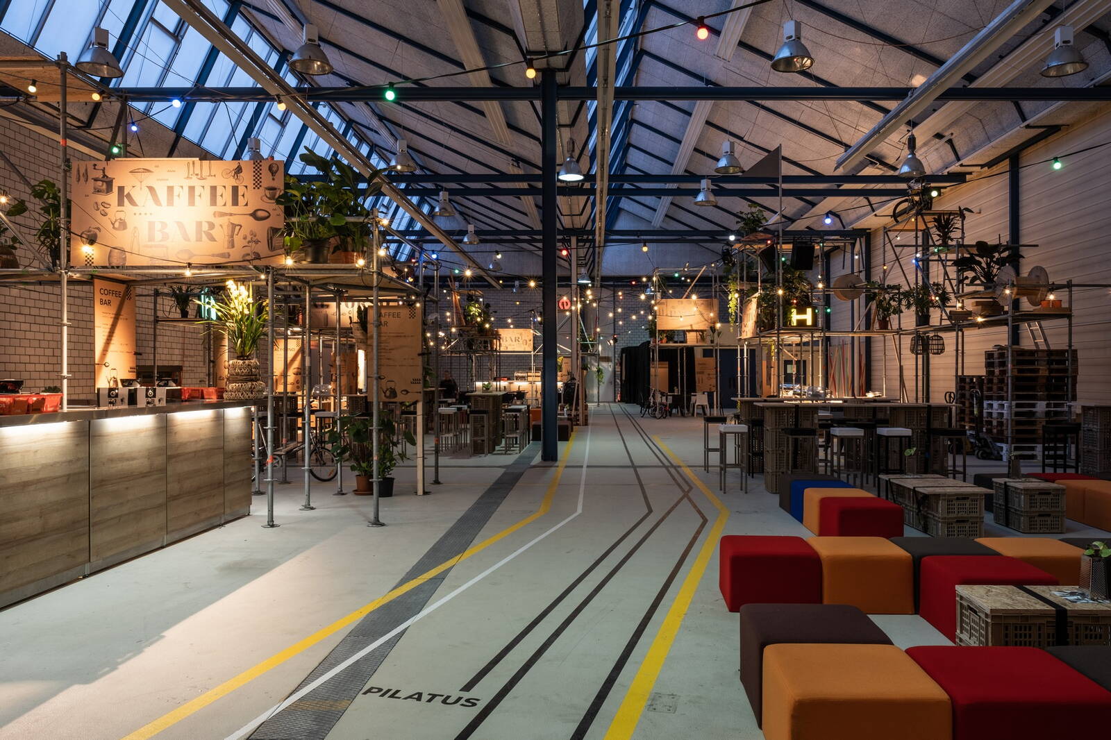 Die eingerichtete Markthalle in schöner Atmosphäre. 