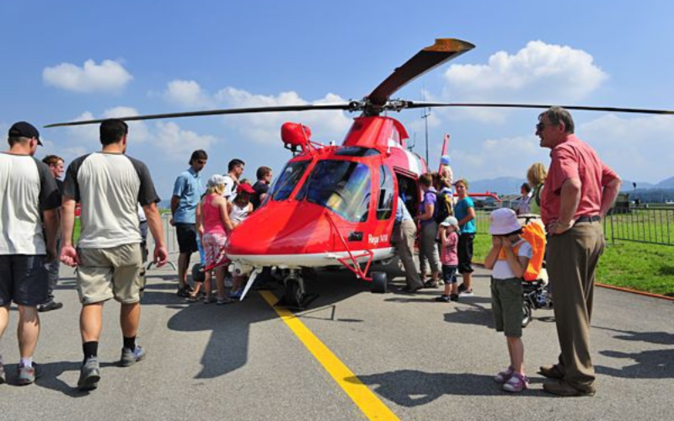 Ein Rega Helikopter konnte von den Besuchern besichtigt werden. 