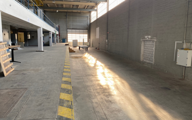 Fachmesse WirePro Expo Komax leere Halle, vorher