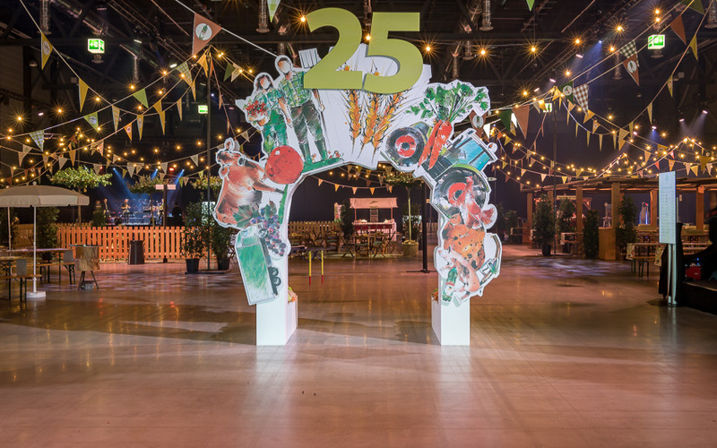 Jubiläums-Bogen beim Eingang. 