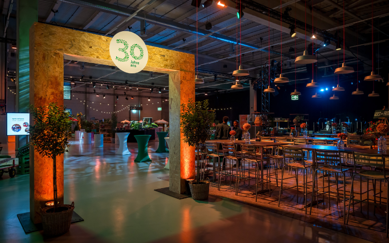 Mitarbeiteranlass anlässlich des 30 Jahre Jubiläum fenaco - Torbogen im Eingangsbereich