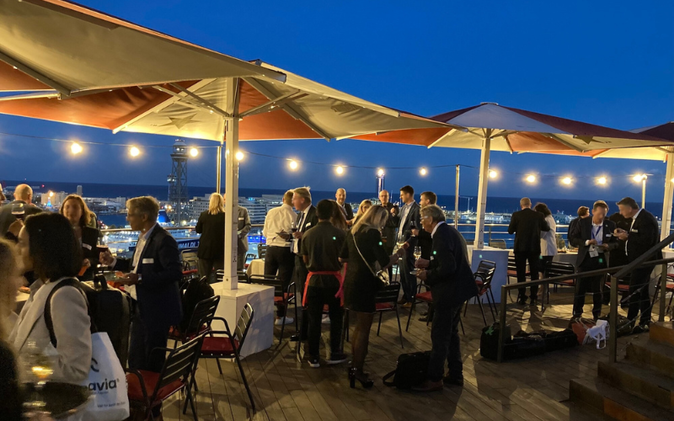 Apéro auf der Terrasse in Barcelona beim Kundenanlass anlässlich des 60 Jahre Jubiläums. 