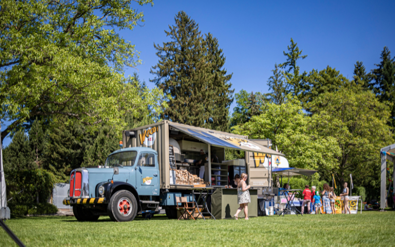 75-Jahr Jubiläum  Foodtruck im Rahmen des Festivals