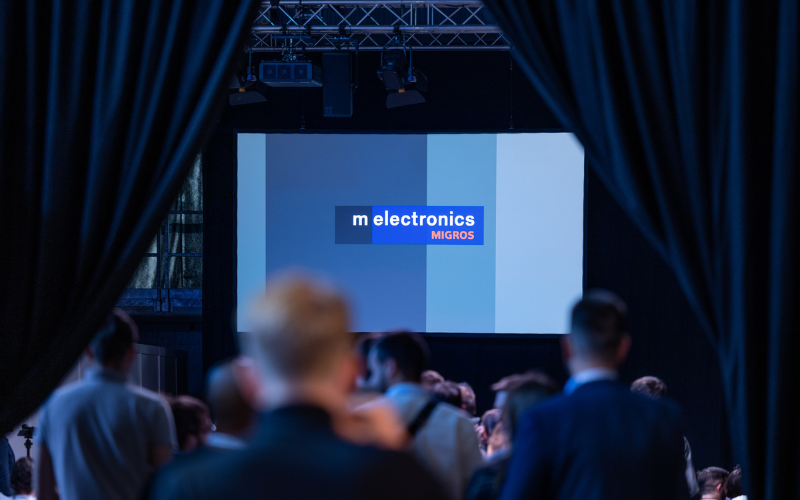 Interne Schulungsmesse "Mel-Days" Grosse Leinwand an der Schulung