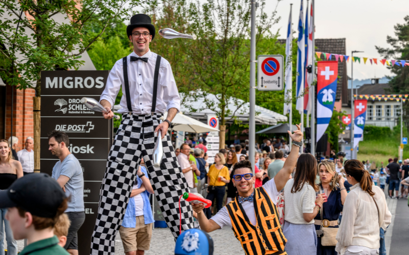 Eröffnungsfeier in Hünenberg Strassenkünstler