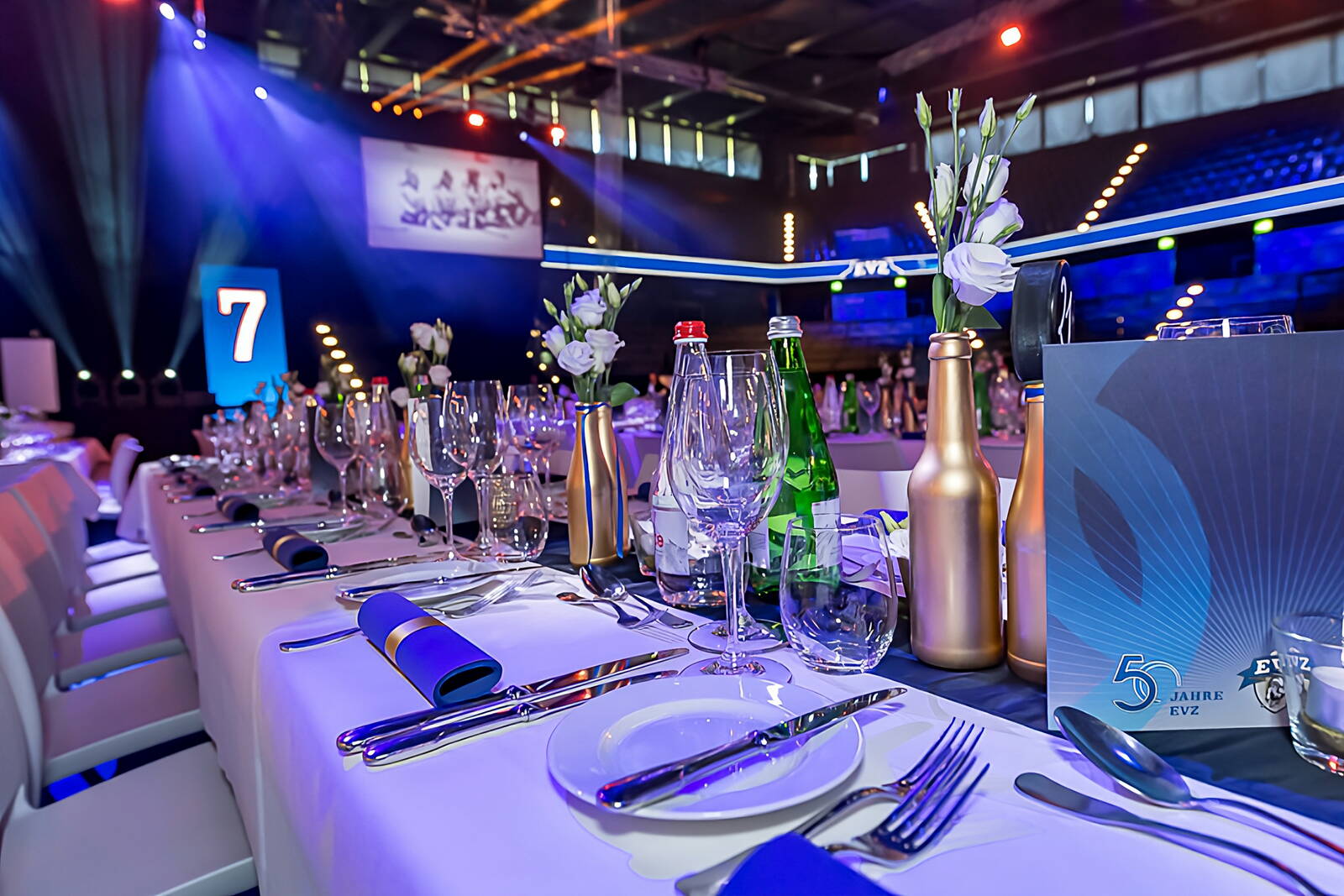 50 Jahre Jubiläum EVZ Festlich gedeckter Tisch.