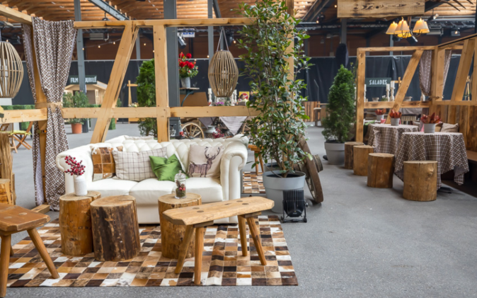 Jubiläum Fenaco Einrichtung Sofa-Ecke am 30-Jahr-Jubiläum von Fenaco.