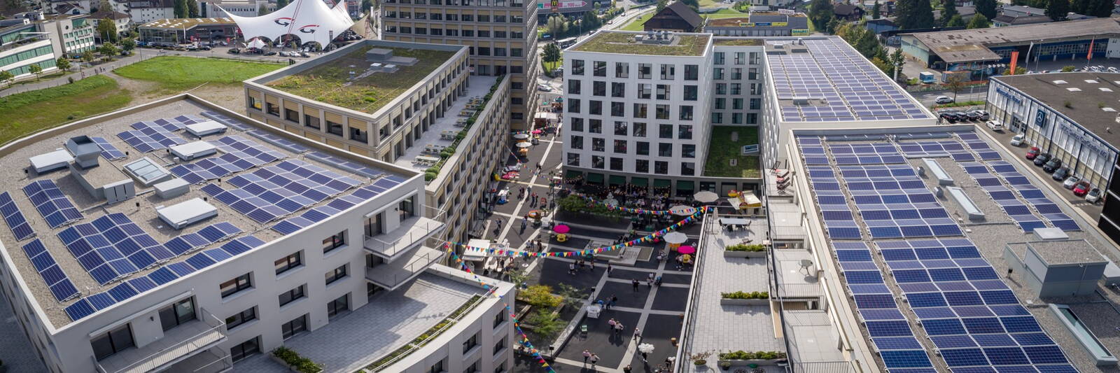 Eröffnungsfest Mikropole Mattenhof Drohnenaufnahme an der Einweihung des Mattenhof-Quartiers