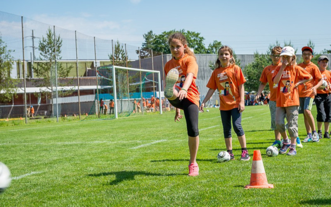 Jugendanlass der Raiffeisen Schweiz Zwei Kinder am Anlass der Raiffeisen Schweiz.