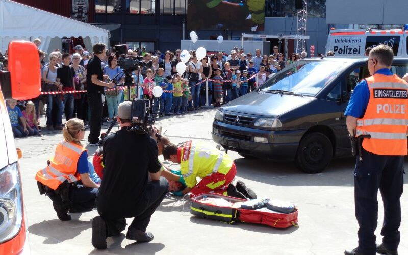 Die Sanitätszentrale 144 Zentralschweiz zeigt einen Notfall am  20-jährigen Jubiläum.