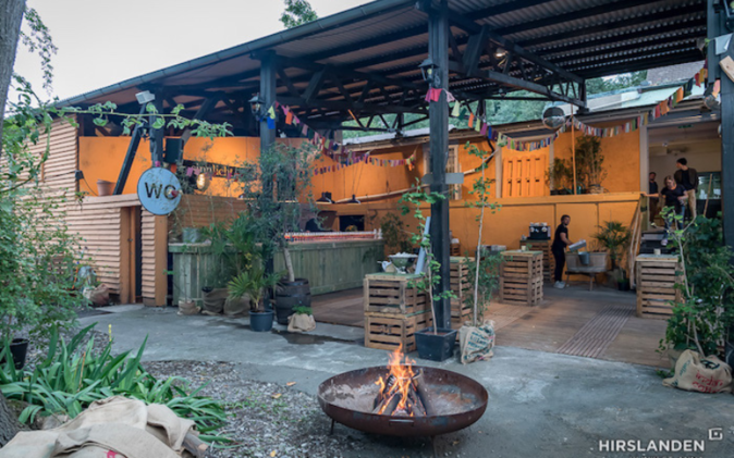 Mitarbeiterfest mit Vintage-Charme Location Sinnlicht Luzern mit Feuerschale im Vordergrund