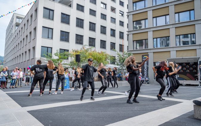 Eröffnungsfest Mikropole Mattenhof Showact einer Tanzschule am Eröffnungsfest.
