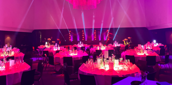 Licht, Ton und Bild müssen perfekt harmonieren, um Ihr Event ins richtige Licht zu setzen. Wir sorgen dafür, dass die technische Inszenierung Ihres Events auf höchstem Niveau läuft.