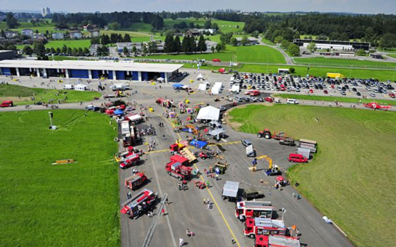 Öffentlicher Anlass der Gebäudeversicherung Luzern Feuerwehrtag mit Ausstellung aller Blaulichtorganisationen und der Armee.