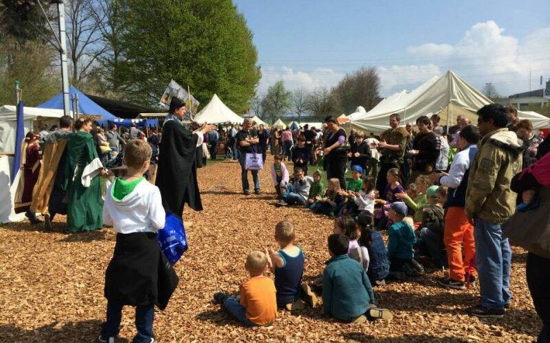 Die Besucher tauchten auf der Festwiese ins Mittelalter ein. 