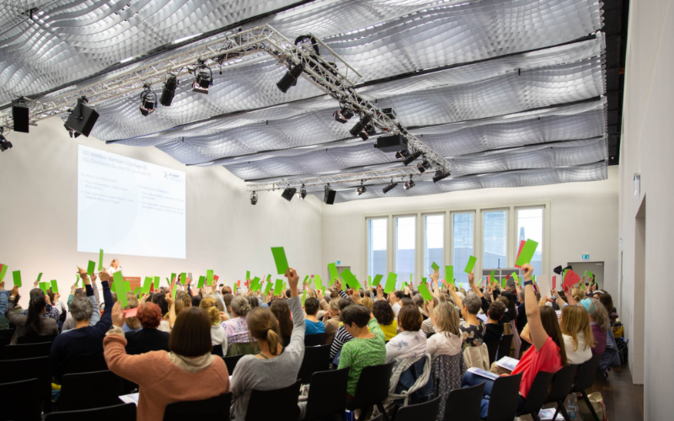 Fachtagung und Jahresversammlung Fachverband Mütter- und Väterberatung Abstimmung an der Jahresversammlung