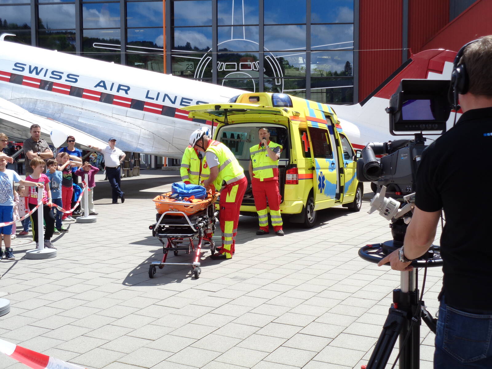 Öffentlicher Anlass Luzerner Kantonsspital Die Sanitätsnotrufzentrale 144 Zentralschweiz feiert ihr 20-jähriges Jubiläum auf der Arena im Verkehrshaus.