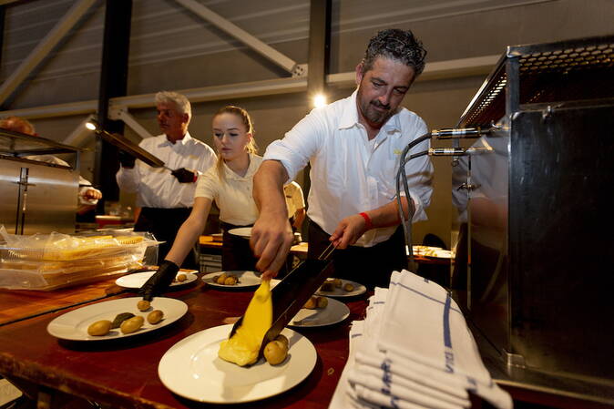 Emmi Generalversammlung Raclette-Essen nach der GV der Emmi.