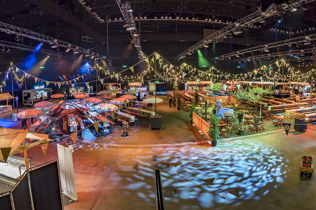 Vier Anlässe an vier Wochenenden, vier unterschiedliche Locations in der ganzen Schweiz. Die Hallen wurden zum Schauplatz eines einmaligen Dorffestes eingerichtet. 