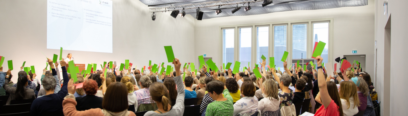 Fachtagung und Jahresversammlung Fachverband Mütter- und Väterberatung Abstimmung an der Jahresversammlung