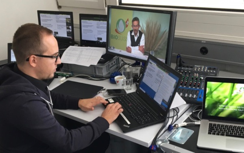 Regieraum während der virtuell durchgeführten Delegiertenversammlung. 