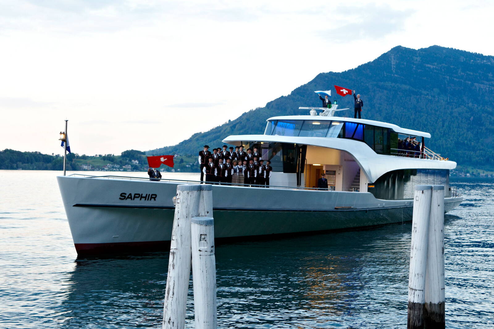 Tauffeier Panorama-Yacht Panorama-Yacht der Schifffahrt Vierwaldstättersee mit Jodler.